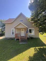 404 S PINE STREET, Weyauwega, WI 54983