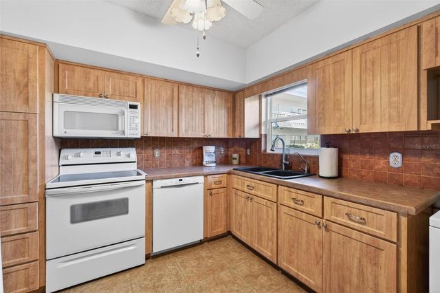 2295 AMERICUS BOULEVARD E 7, Clearwater, FL 33763