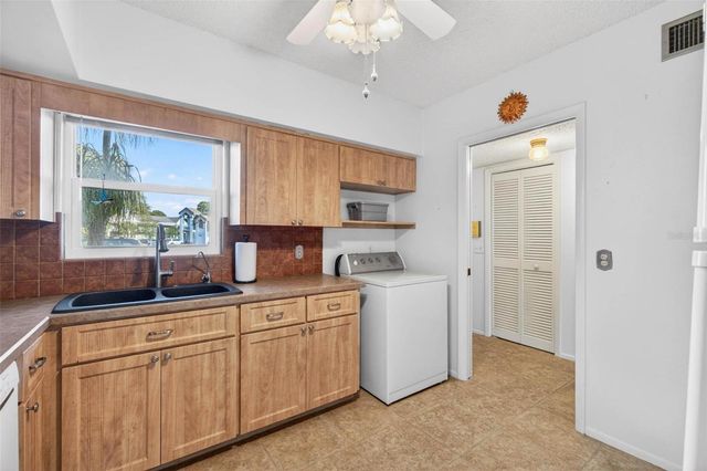 2295 AMERICUS BOULEVARD E 7, Clearwater, FL 33763