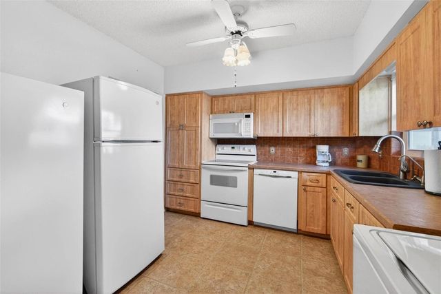 2295 AMERICUS BOULEVARD E 7, Clearwater, FL 33763