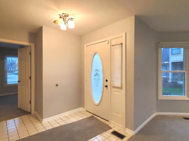 325 Satinwood Court S, Buffalo Grove, IL 60089