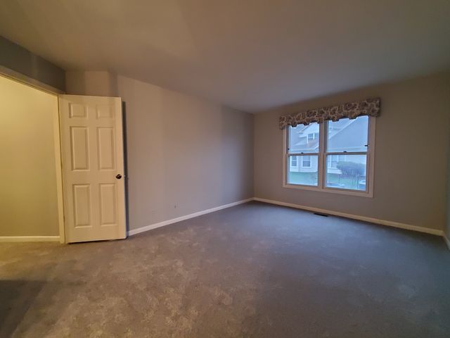 325 Satinwood Court S, Buffalo Grove, IL 60089