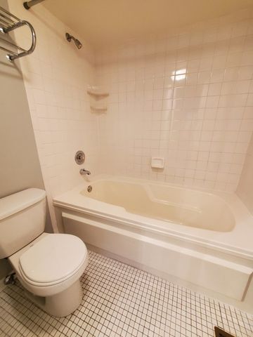 325 Satinwood Court S, Buffalo Grove, IL 60089