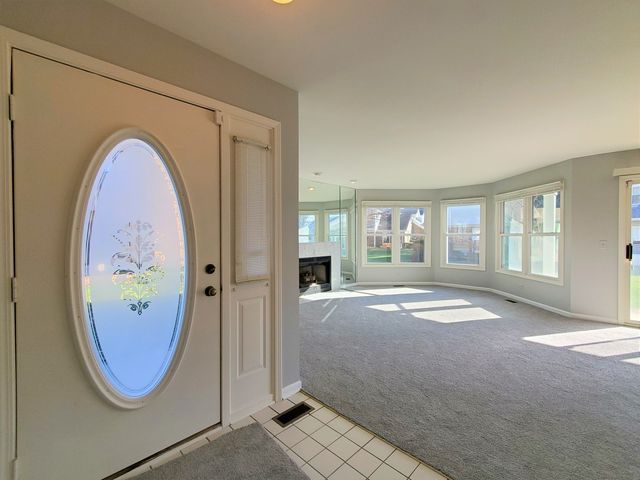 325 Satinwood Court S, Buffalo Grove, IL 60089