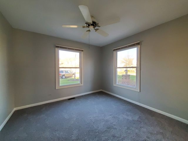 325 Satinwood Court S, Buffalo Grove, IL 60089