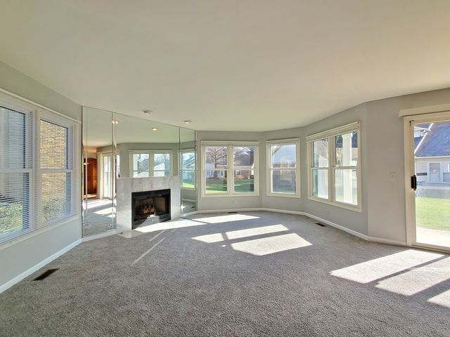 325 Satinwood Court S, Buffalo Grove, IL 60089