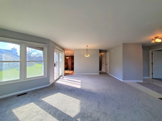 325 Satinwood Court S, Buffalo Grove, IL 60089