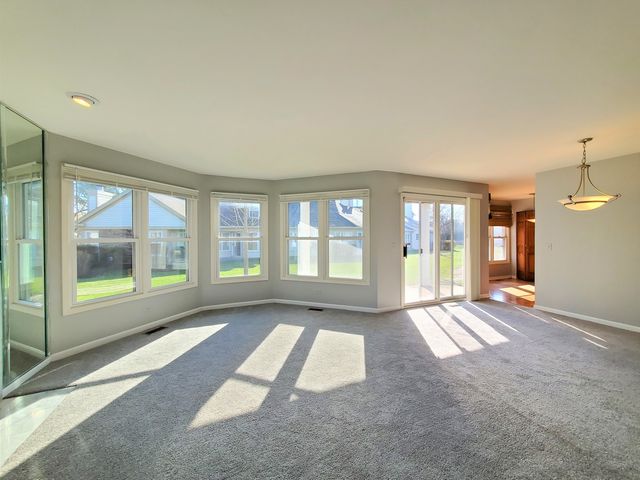 325 Satinwood Court S, Buffalo Grove, IL 60089