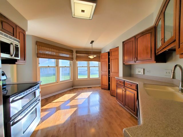 325 Satinwood Court S, Buffalo Grove, IL 60089