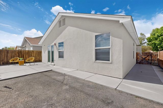 1104 Casa Roja Place NW, Albuquerque, NM 87120