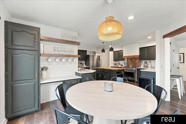 16625 Elm Street, Omaha, NE 68130