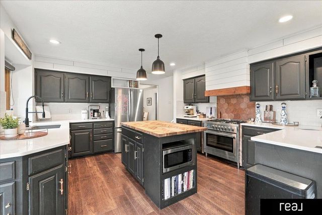 16625 Elm Street, Omaha, NE 68130