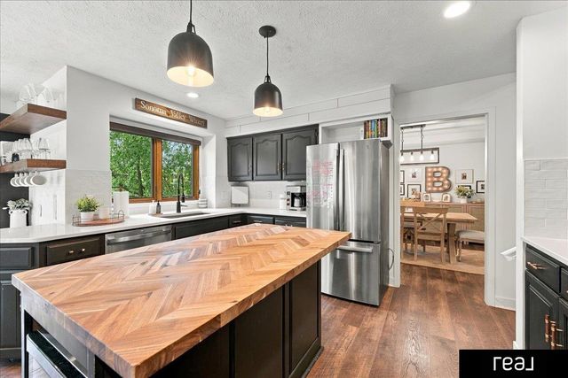 16625 Elm Street, Omaha, NE 68130