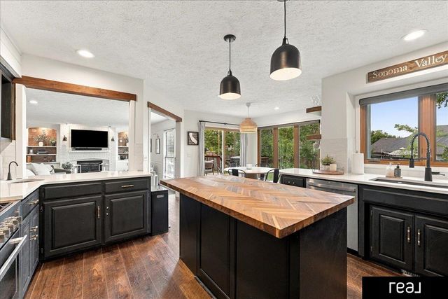 16625 Elm Street, Omaha, NE 68130