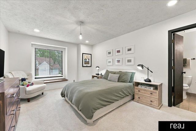 16625 Elm Street, Omaha, NE 68130