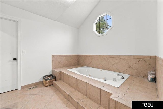 16625 Elm Street, Omaha, NE 68130