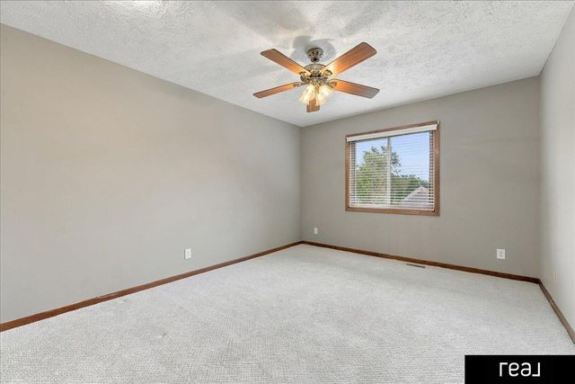 16625 Elm Street, Omaha, NE 68130