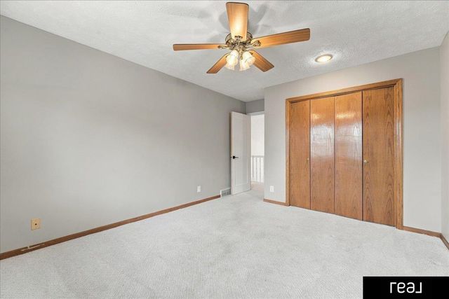 16625 Elm Street, Omaha, NE 68130