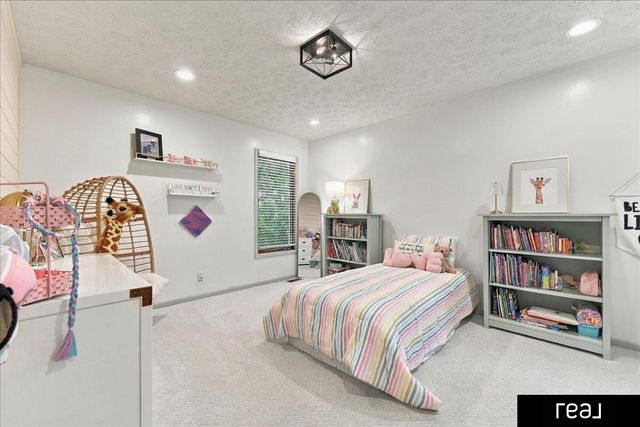 16625 Elm Street, Omaha, NE 68130