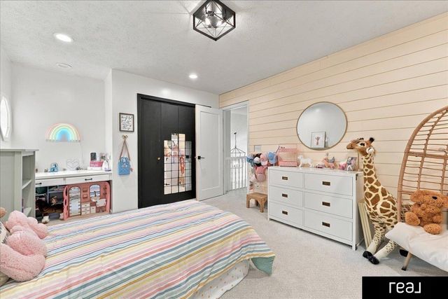 16625 Elm Street, Omaha, NE 68130