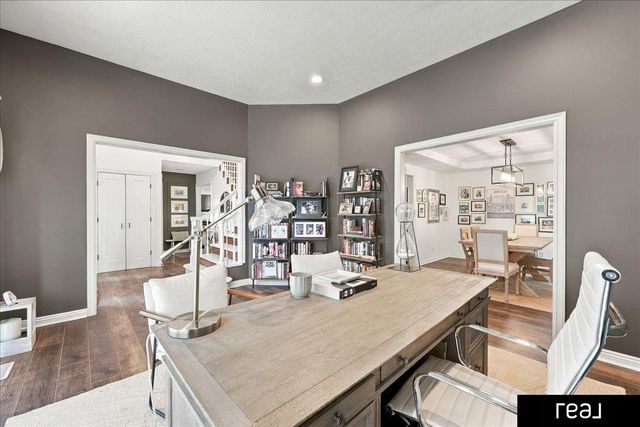 16625 Elm Street, Omaha, NE 68130