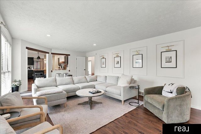 16625 Elm Street, Omaha, NE 68130