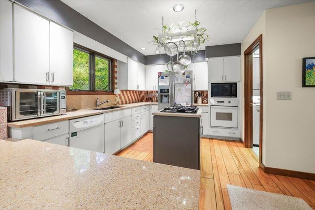 261 Fern Hill Drive, Granville, OH 43023