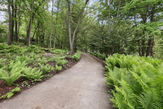 261 Fern Hill Drive, Granville, OH 43023