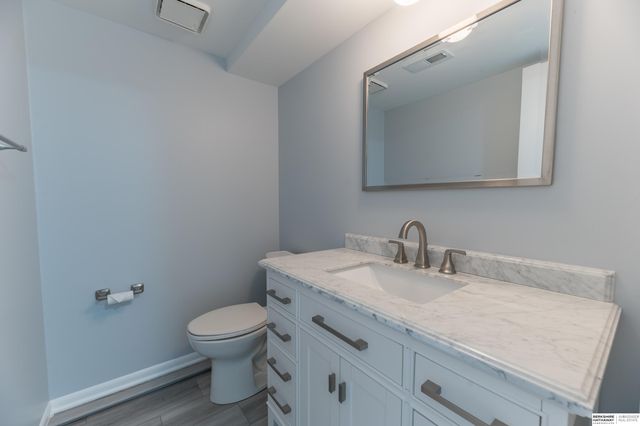 5810 S 105th Street, Omaha, NE 68127