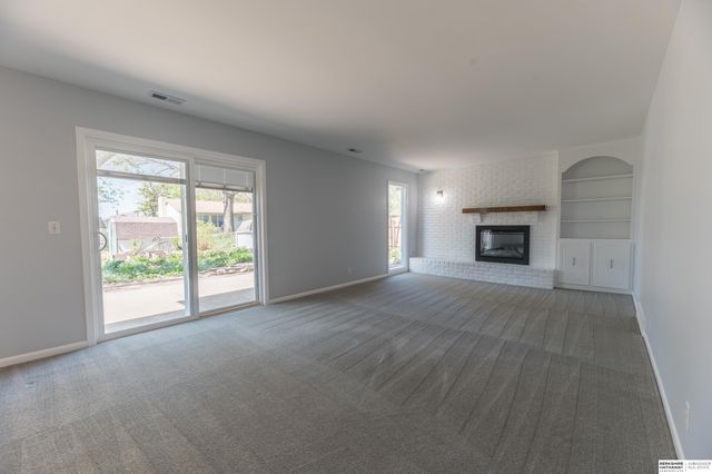 5810 S 105th Street, Omaha, NE 68127