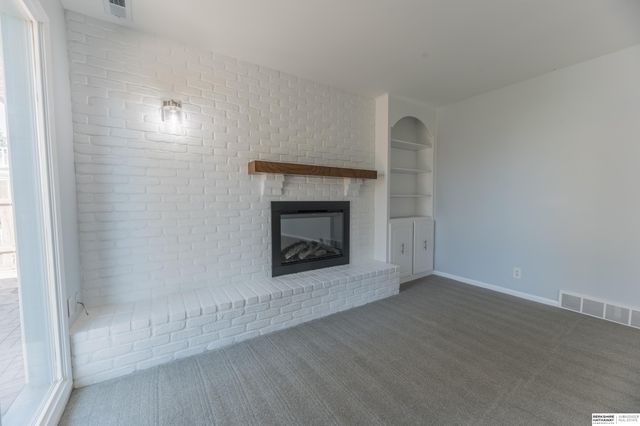 5810 S 105th Street, Omaha, NE 68127