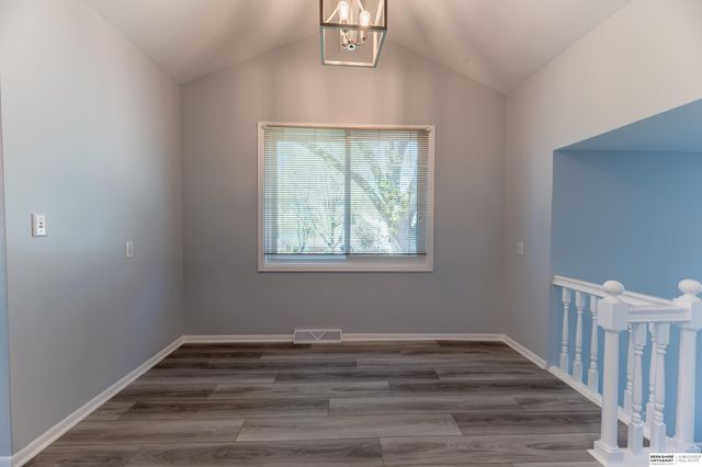 5810 S 105th Street, Omaha, NE 68127