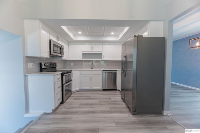 5810 S 105th Street, Omaha, NE 68127