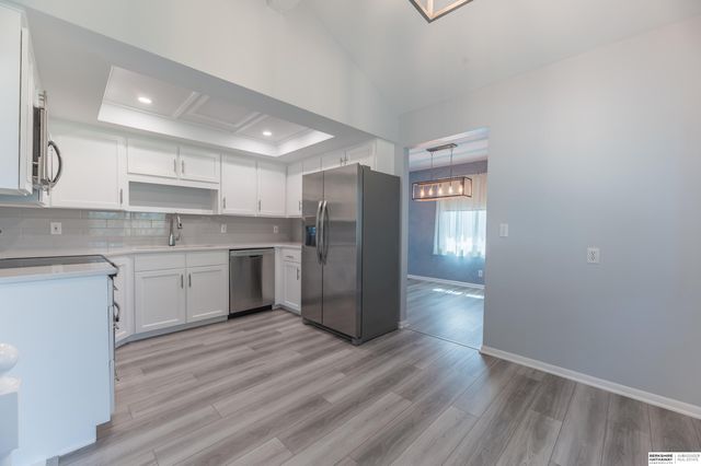 5810 S 105th Street, Omaha, NE 68127