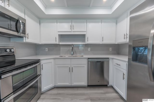 5810 S 105th Street, Omaha, NE 68127