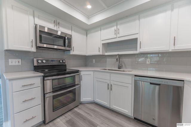 5810 S 105th Street, Omaha, NE 68127