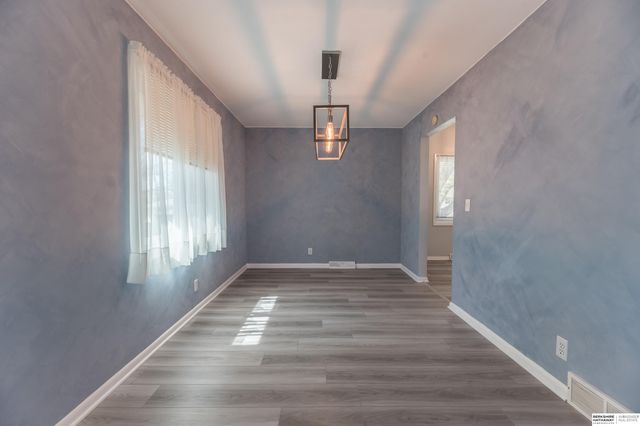 5810 S 105th Street, Omaha, NE 68127