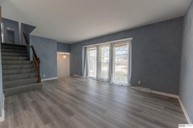 5810 S 105th Street, Omaha, NE 68127