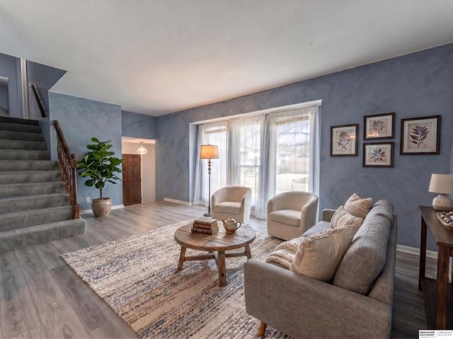 5810 S 105th Street, Omaha, NE 68127