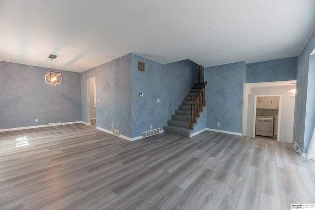 5810 S 105th Street, Omaha, NE 68127