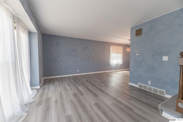 5810 S 105th Street, Omaha, NE 68127