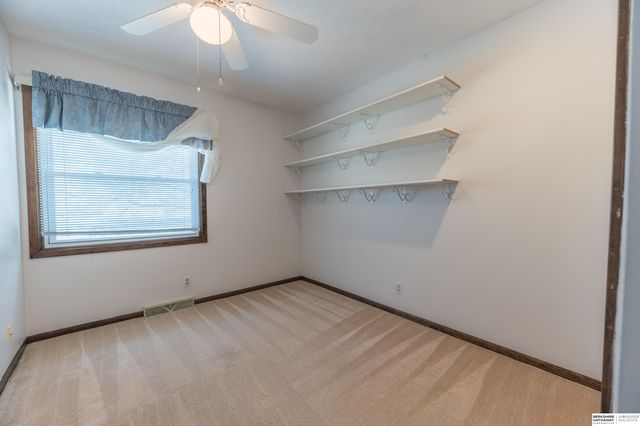 5810 S 105th Street, Omaha, NE 68127