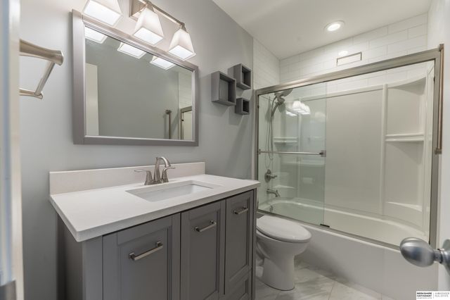 5810 S 105th Street, Omaha, NE 68127