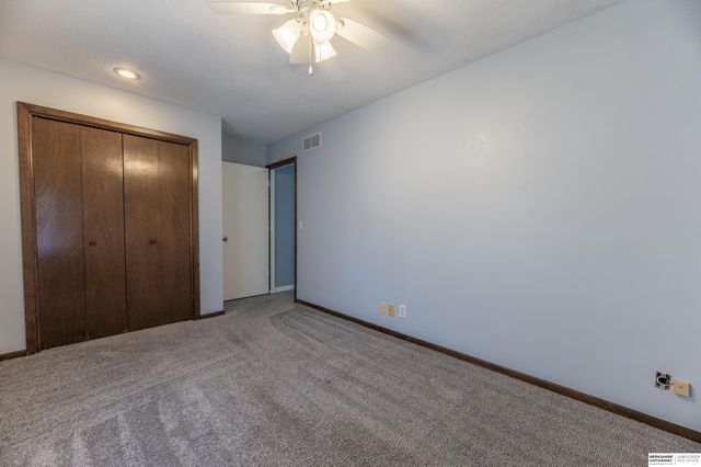 5810 S 105th Street, Omaha, NE 68127