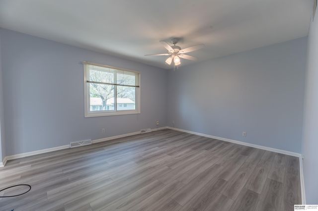 5810 S 105th Street, Omaha, NE 68127