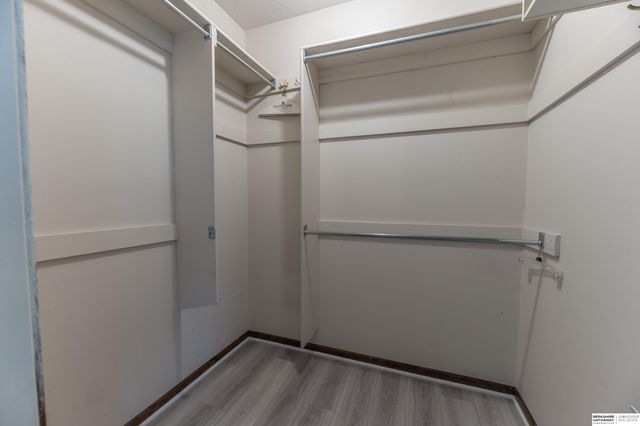 5810 S 105th Street, Omaha, NE 68127