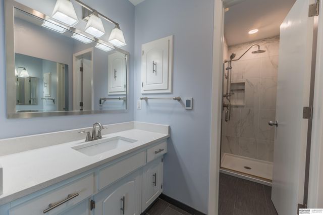 5810 S 105th Street, Omaha, NE 68127