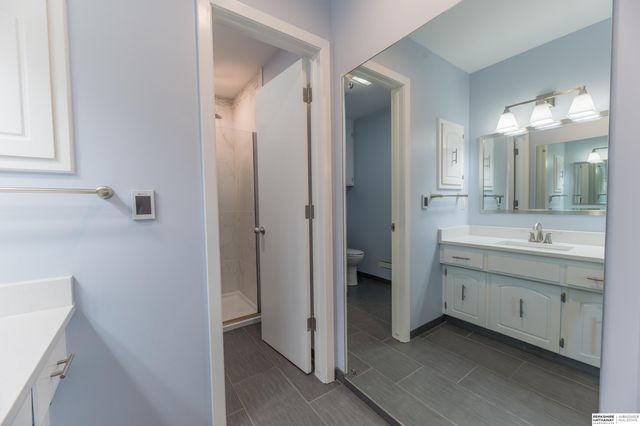 5810 S 105th Street, Omaha, NE 68127