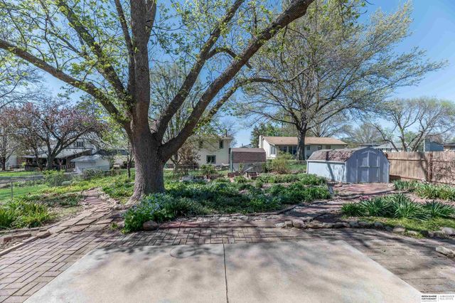 5810 S 105th Street, Omaha, NE 68127