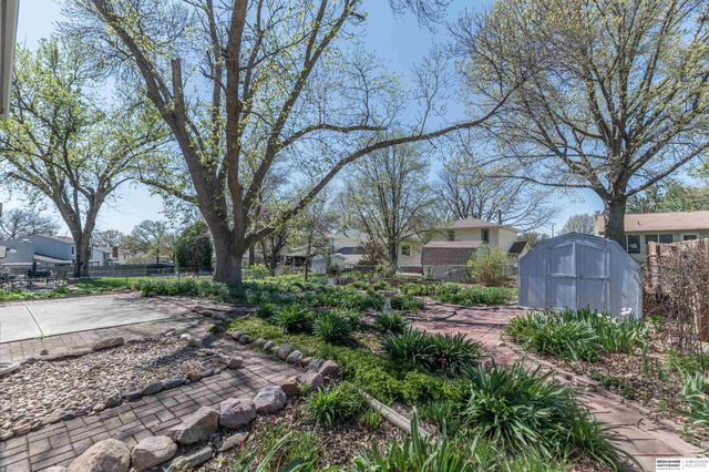 5810 S 105th Street, Omaha, NE 68127